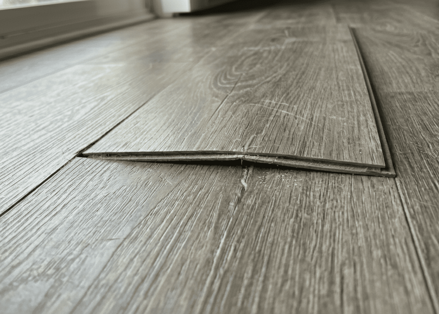 Expert flooring repair in Richmond Hill GA - carpet stretching, hardwood scratches, tile cracks